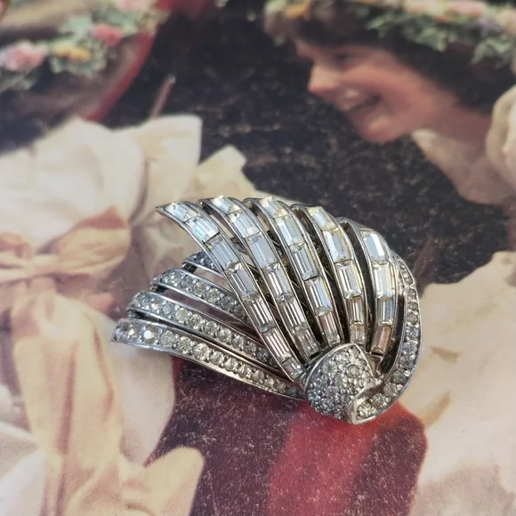 Art Deco Silver Women's Jewelry Brooch - Picture 8 of 16